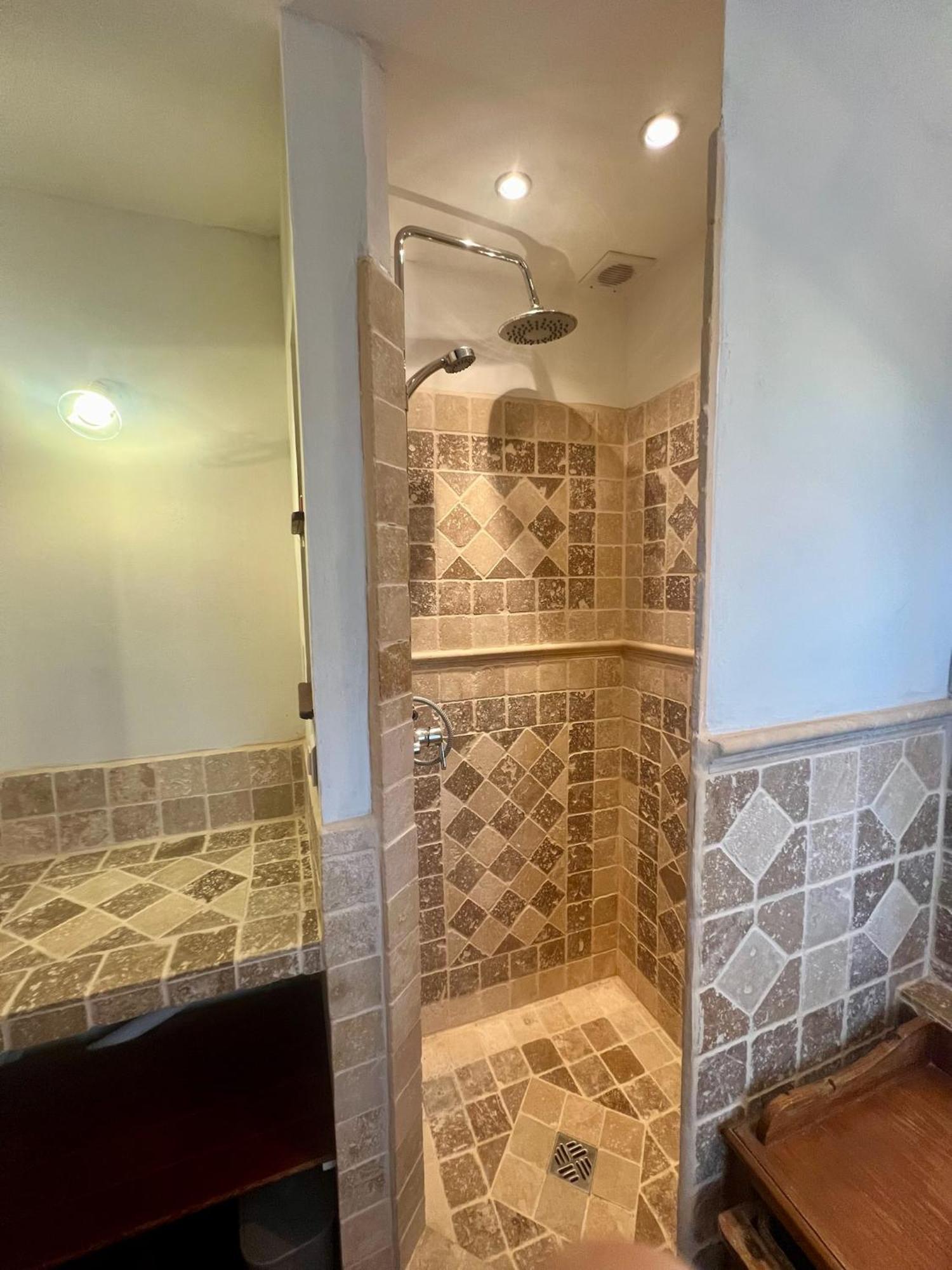 Les Garennes Otel Saint-Uze Dış mekan fotoğraf